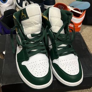 Air Jordan one mid 11 1/2 men